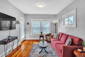 Charming 2BR Hot Tub Getaway home